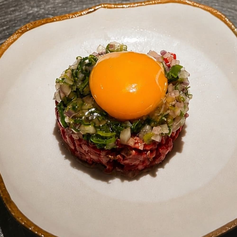 塩味蛋拌生牛肉